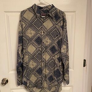 Roundtree & Yorke Navy and Cream Printed Button-Up Shirt